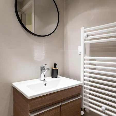Cozy By Nest Apartment *